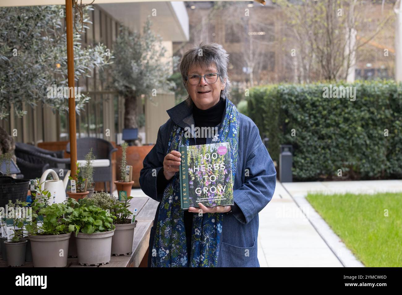 Jekka McVicar, Bio-Kräuteranbauer und Gartenbauautor, England, Großbritannien Stockfoto