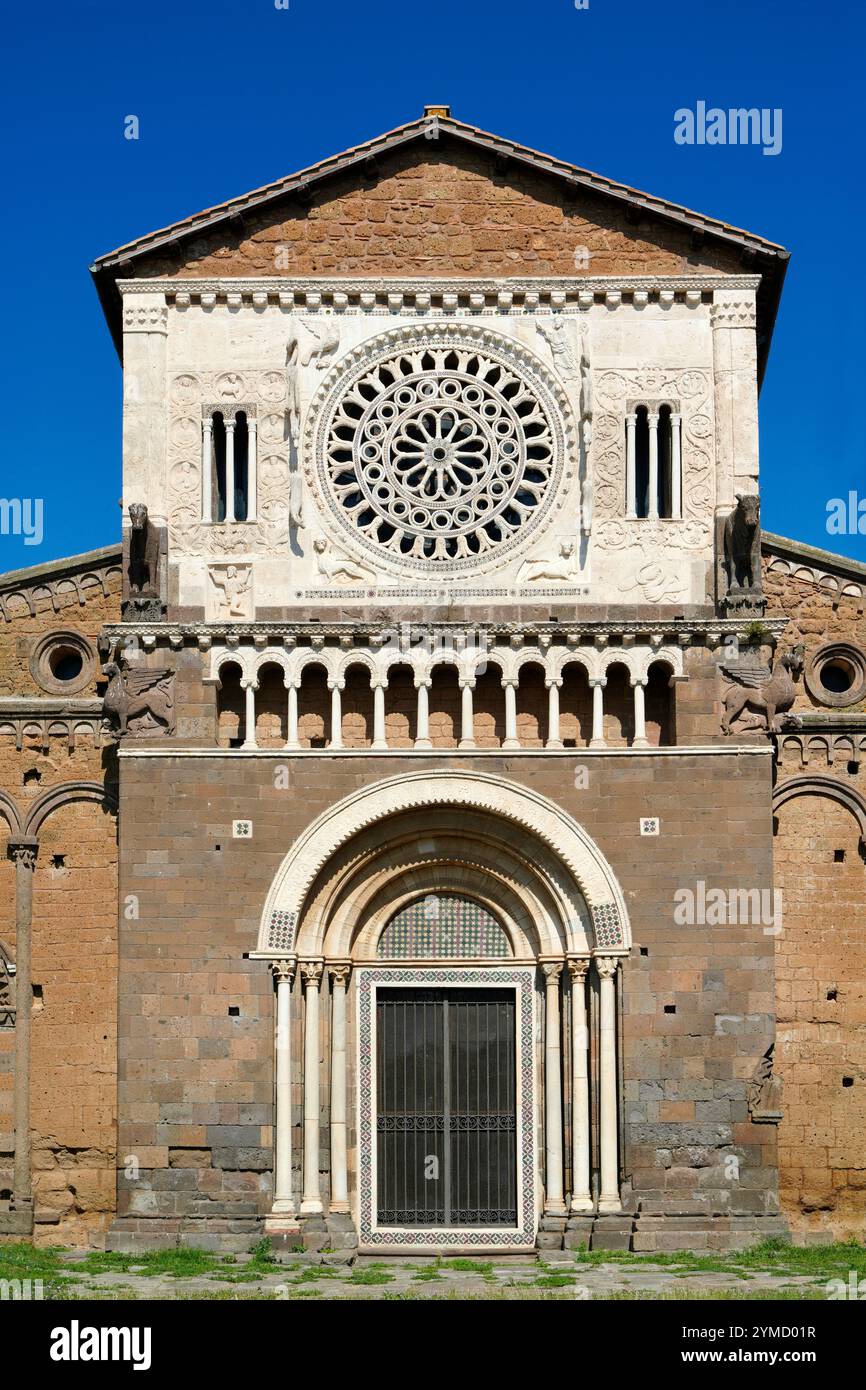 Fassade der Kirche, San Pietro, römisch-katholische Kirche, Toskana, Provinz Viterbo, Region Latium, Italien Stockfoto
