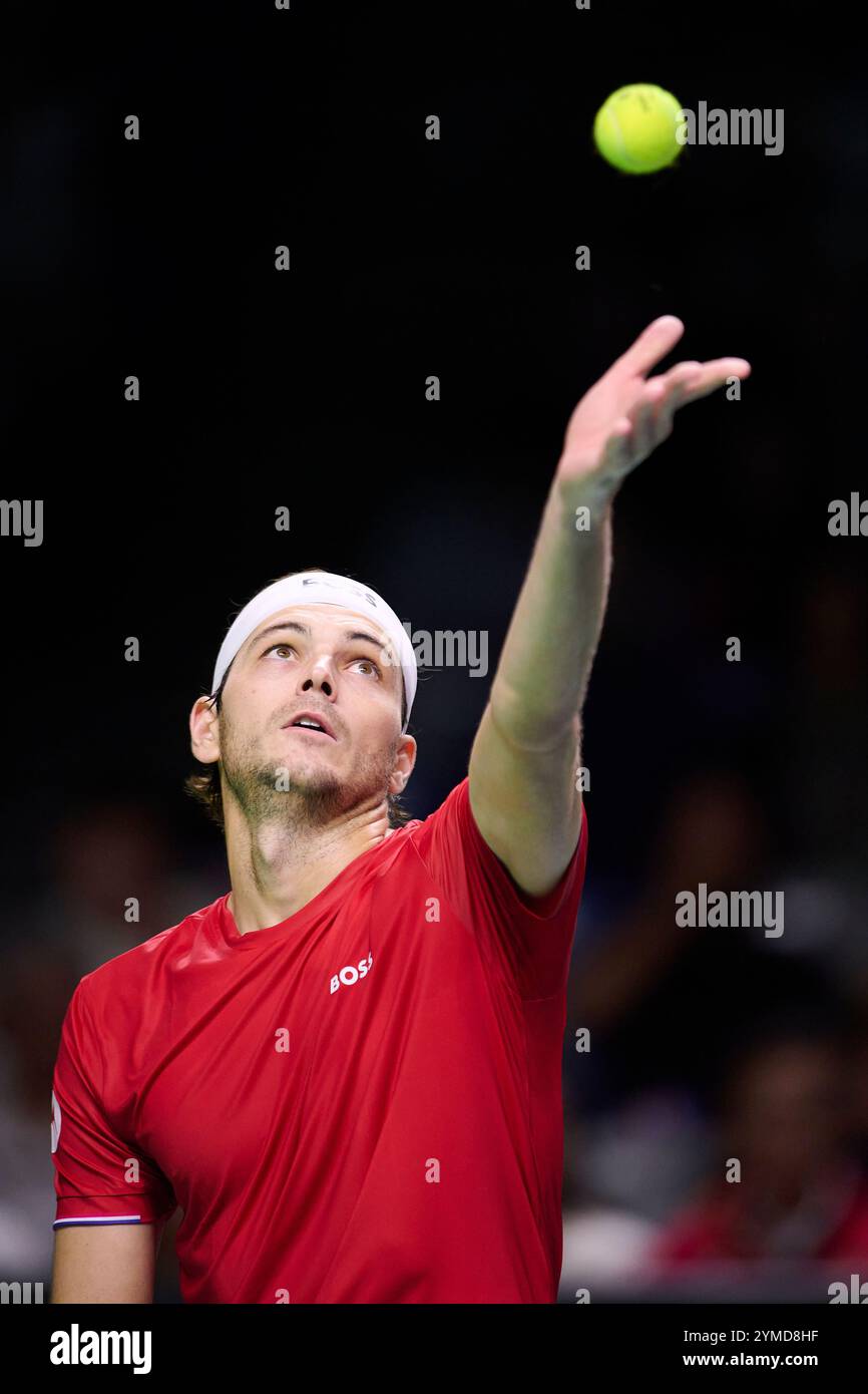 Malaga, Spanien. November 2024. MALAGA, SPANIEN – 21. NOVEMBER: Taylor Fritz vom Team USA spielt im Viertelfinale zwischen den USA und Australien im Palacio de Deportes Jose Maria Martin Carpena am 21. November 2024 in Malaga. (Foto von Francisco Macia/Photo Players Images/Magara Press) Credit: Magara Press SL/Alamy Live News Stockfoto