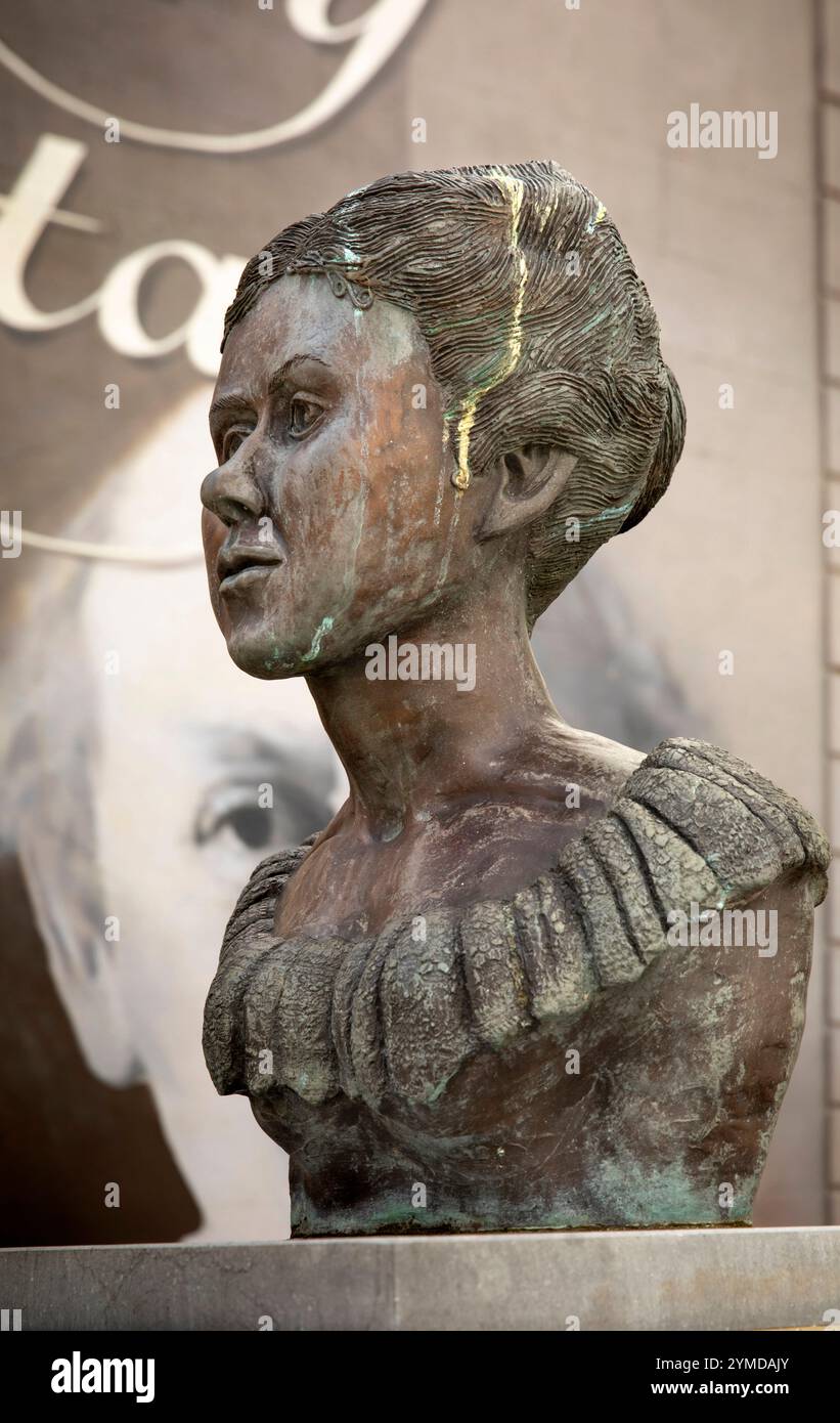 Irland, County Leitrim, Carrick on Shannon, St Mary’s Close, Susan L Mitchell Bust Stockfoto