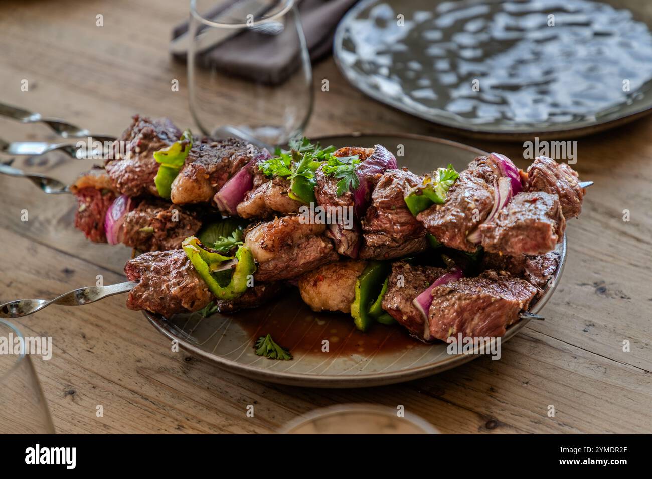 Picanha Pinchos mit Chimichurri SalsaKaribischer Kochworkshop mit Küchenchef Helmi Smeulders. Djonora Marthaweg, Willemstad, Curacao, Kòrsou Stockfoto