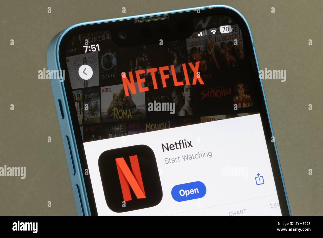 Die Netflix-App wird im App Store auf einem iPhone angezeigt. Netflix ist ein US-amerikanischer On-Demand-Video-Streaming-Service über die Top-Qualität. Stockfoto