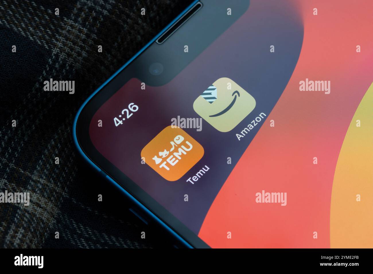 Temu- und Amazon-App-Symbole werden auf einem iPhone angezeigt. Amazon führt eine Online-Rabattfiliale mit dem Namen „haul“ ein, um besser mit Temu konkurrieren zu können. Stockfoto