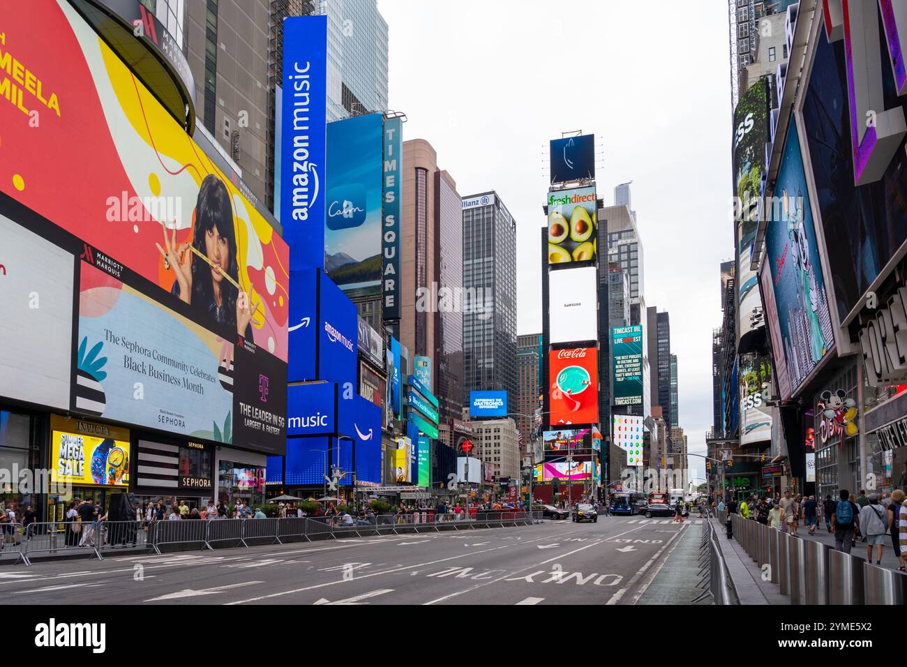 New York City, USA - 17. August 2022: Straßenblick in der Nähe des Times Square in New York City, USA. Stockfoto