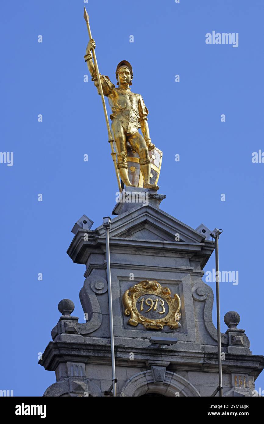 Historisches Gildenhaus mit goldener Figur auf dem Giebelgiebel, Grote Markt, historisches Stadtzentrum, Antwerpen, Flandern, Belgien, Europa Stockfoto
