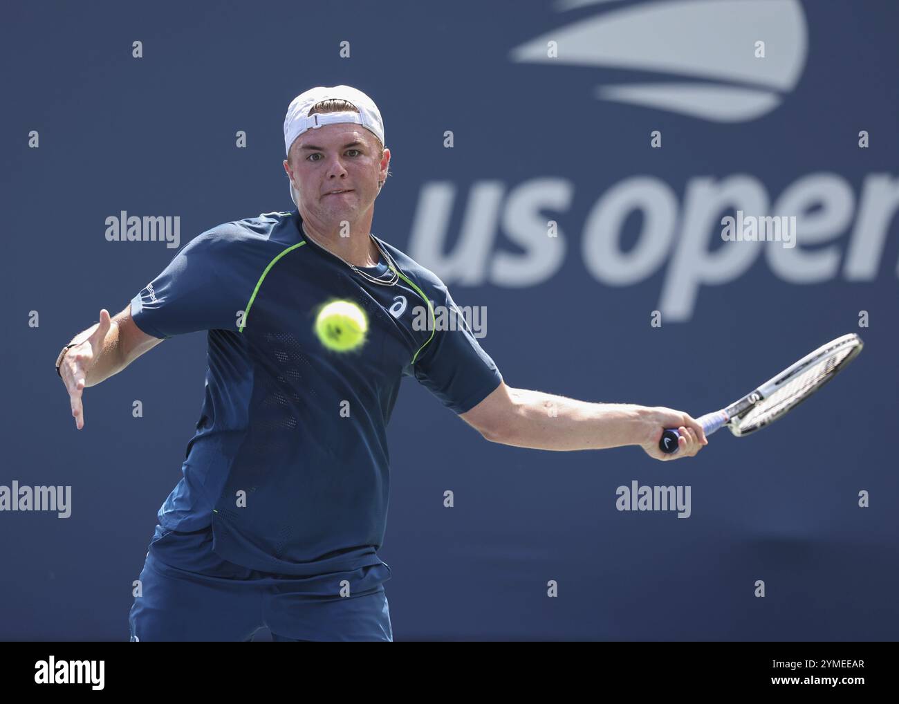 Tennisspieler Dominic Stricker aus der Schweiz in Aktion bei den US Open 2024 Championships, Billie Jean King Tennis Center, Queens, New York, USA, Nort Stockfoto