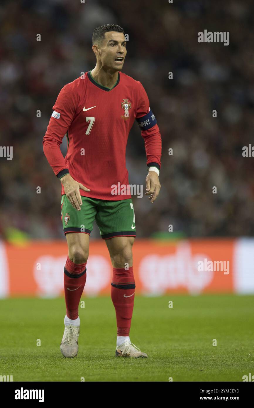 Fußballspiel, Kapitän Cristiano RONALDO CR7 Portugal blickt auf den rechten Ganzkörper mit Captains Armband, Estadio do Dragao, Porto, Portugal, Euro Stockfoto