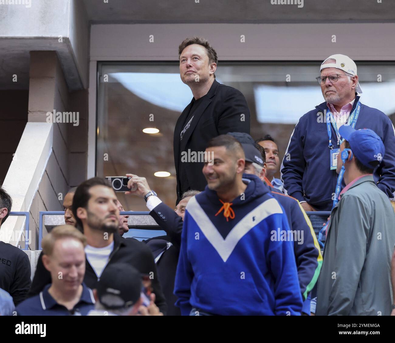 Elon Musk in der VIP-Lounge im Arthur Ashe Stadium während des Endspiels der Männer bei den US Open 2024 Championships, Billie Jean King Tennis Center, Queen Stockfoto