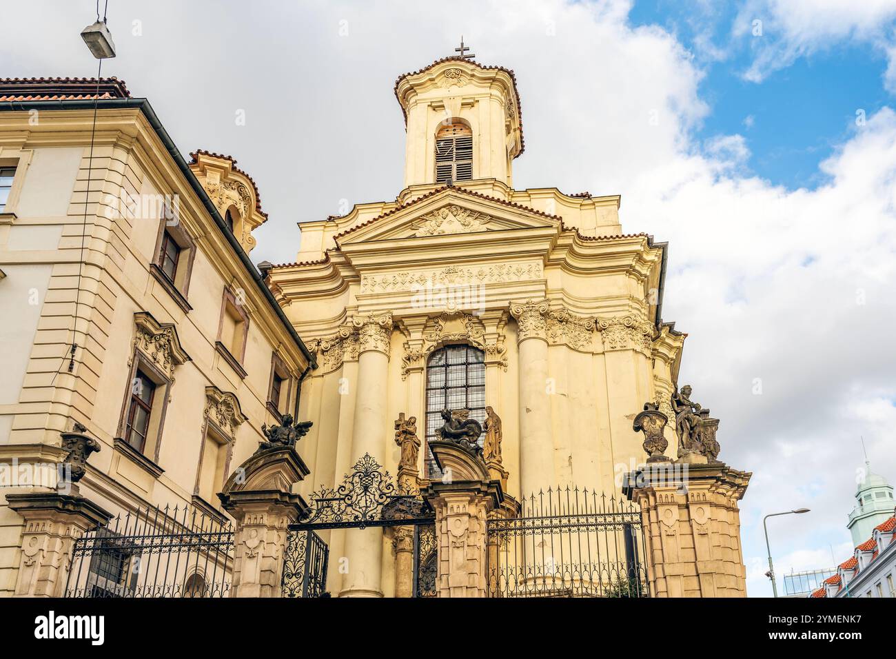Slowakisch-orthodoxe Kirche der Heiligen Kyrill und Methodius, erbaut von Kilian Ignaz Dientzenhofer, verwandt mit der Operation Anthropoid, Prag, Tschechische Republik Stockfoto