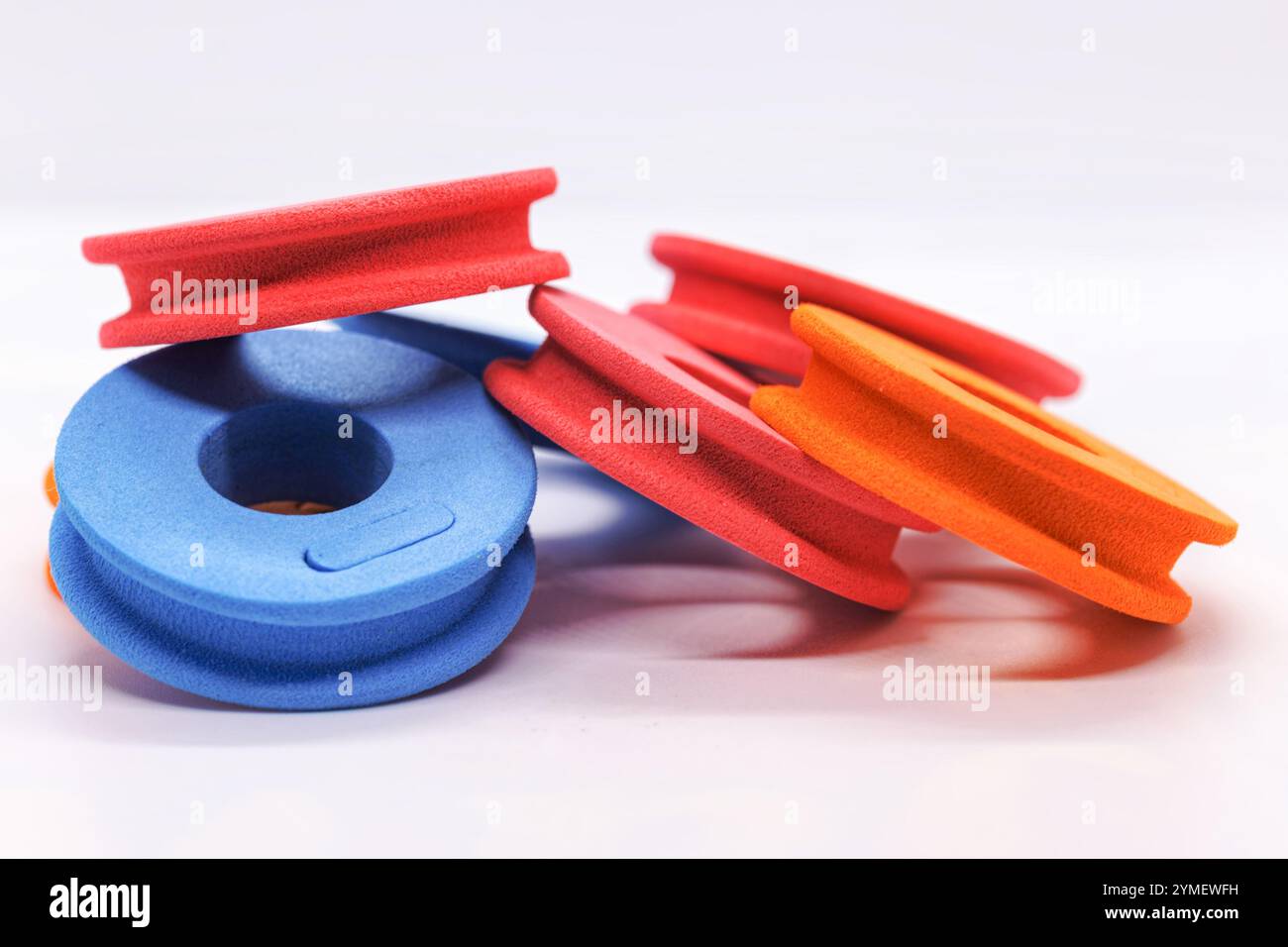 Angelzubehör, EVA-Gummiwickler in verschiedenen Farben, um Ihre Leine zu sichern. Stockfoto