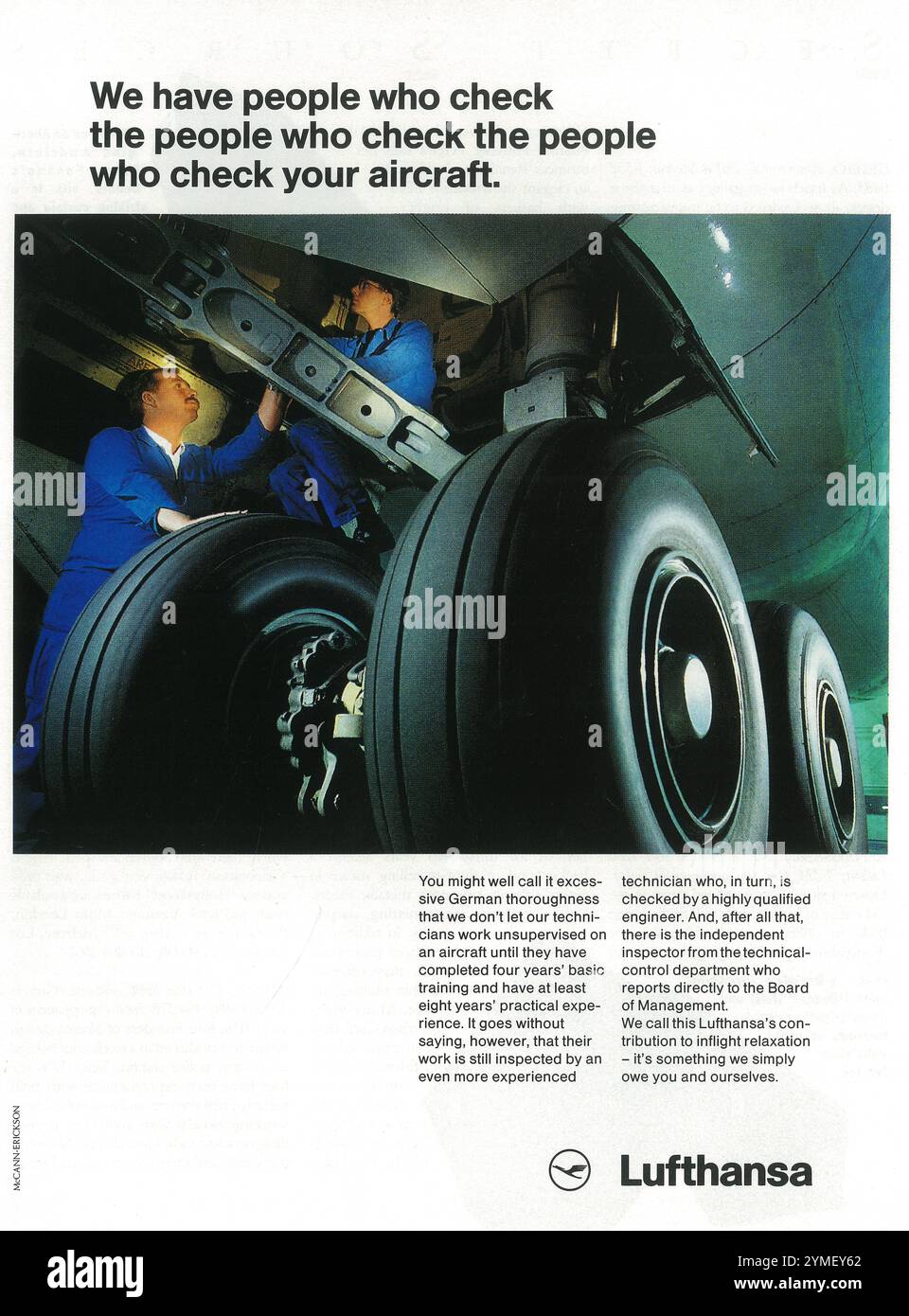 1990 Lufthansa Ad - „Wir haben Leute, die die Personen überprüfen, die die Personen überprüfen, die Ihr Flugzeug kontrollieren“ Stockfoto