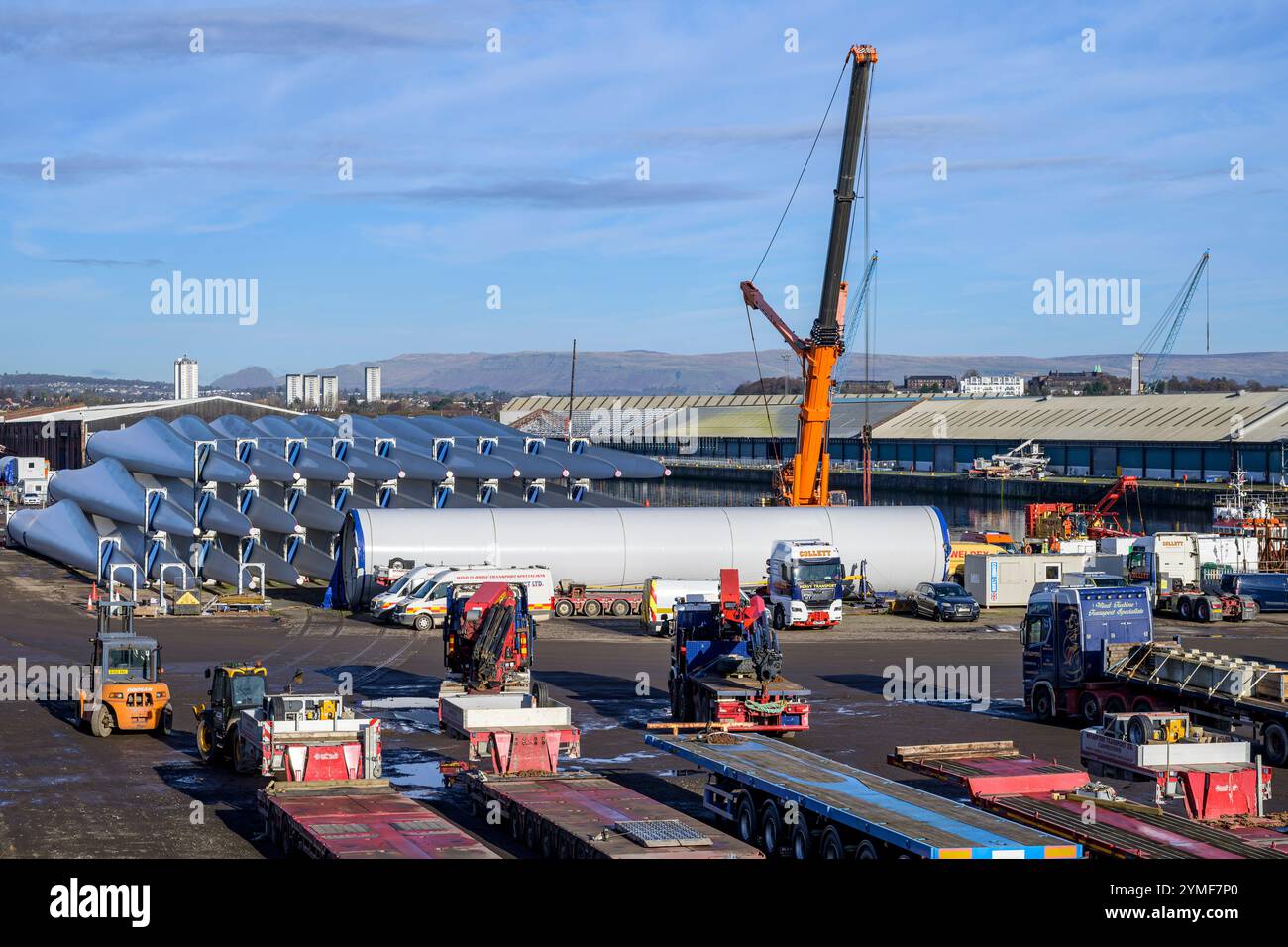 Nordex Windturbinenkomponenten in einem Lagerplatz am King George V Dock warten auf den Transport in Braehead in der Nähe von Glasgow, Schottland, Großbritannien, Europa Stockfoto