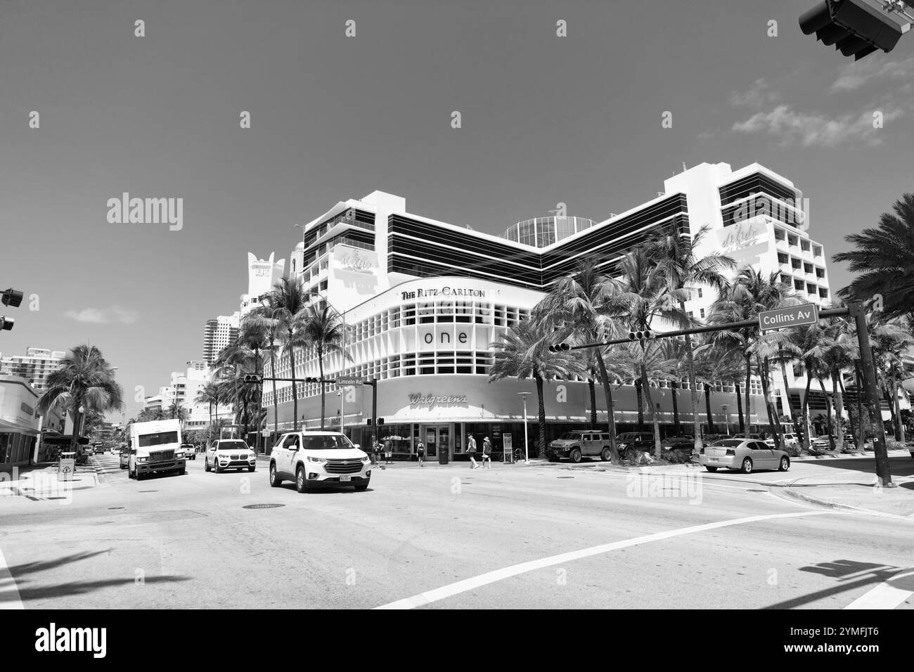Miami Beach, Florida USA - 14. April 2021: ritz carlton Hotel an der lincoln Road in miami Beach Stockfoto