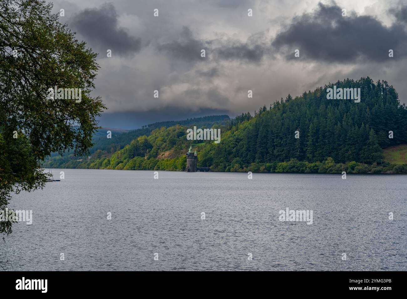 Der Bergbauturm am Lake Vyrnwy Powys Wales Stockfoto