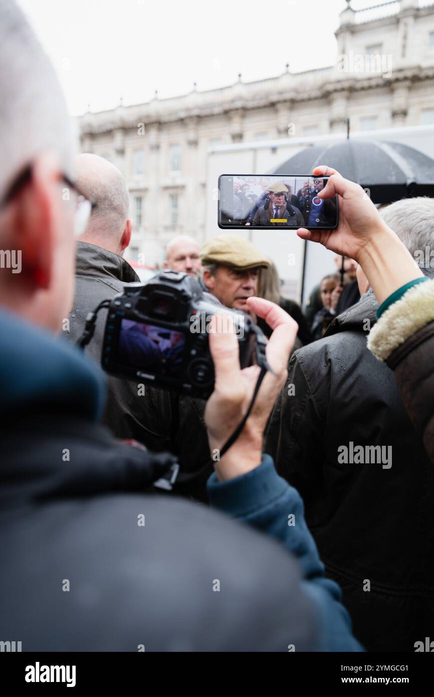 Nigel Farage von Farmers protestiert gegen die Änderung der Erbschaftssteuer von Labour auf landwirtschaftlichen Flächen im Wert von über einer Million Pfund. Stockfoto