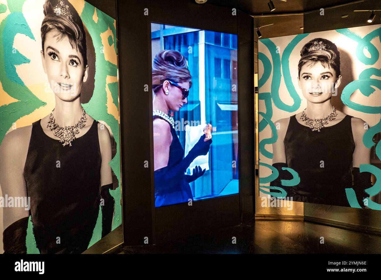 Tiffany & Co. Flagship Juweliergeschäft an der Fifth Avenue eröffnete seinen neu gestalteten Raum im April 2023 in New York City, USA 2024 Stockfoto