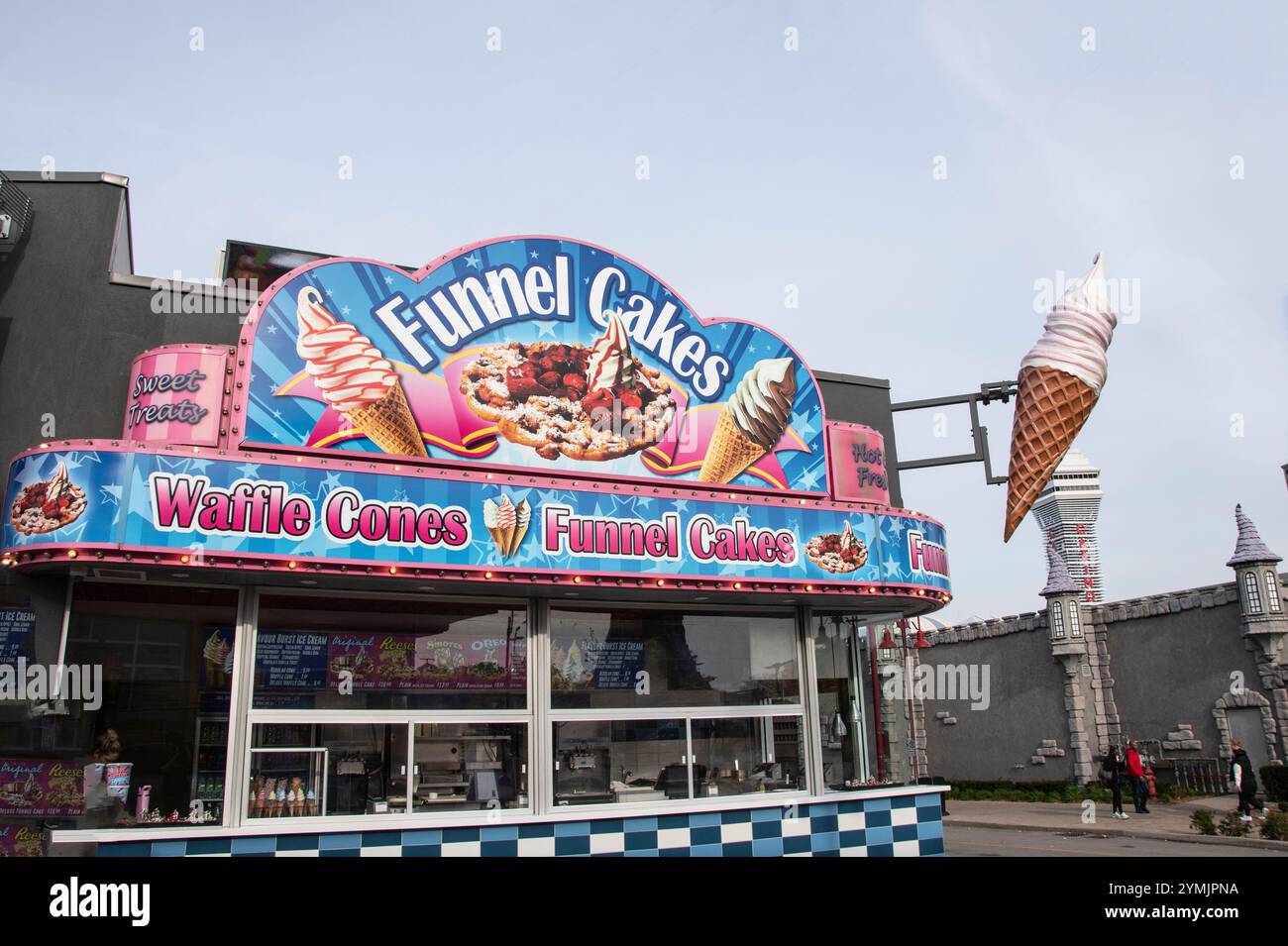 Trichterkuchen-Schild am Clifton Hill in Niagara Falls, Ontario, Kanada Stockfoto