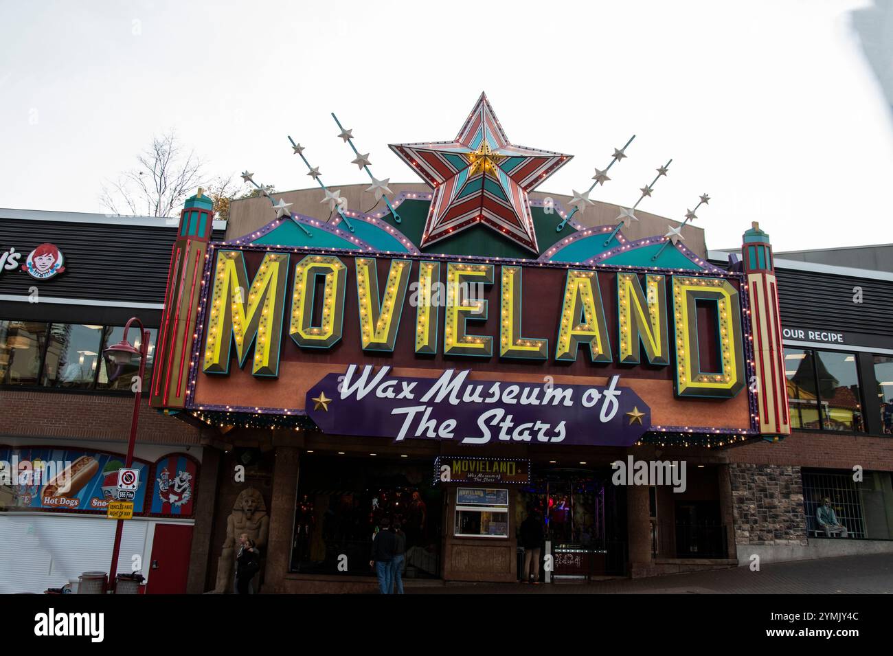 Movieland Wachsmuseum Schild auf Cliffton Hill in Niagara Falls, Ontario, Kanada Stockfoto