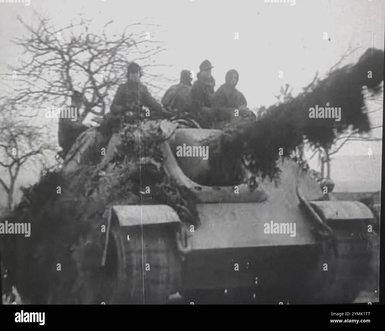 2. Weltkrieg Schwarzweißfoto deutscher Jagdpanther bewegt sich in Richtung Frontlinie, da die Situation in Berlin 1945 kritisch wird Stockfoto