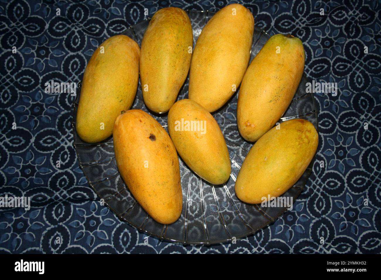 Dasheri Mango, Sorte der Mango (Mangifera indica), ausgestellt. Stockfoto