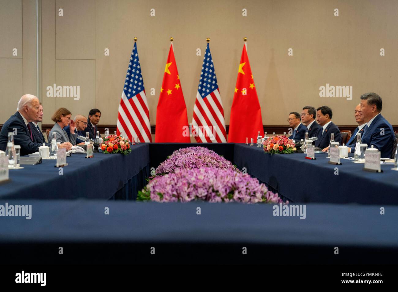 LIMA, PERU - 16. November 2024 - US-Präsident Joe Biden nimmt an einem bilateralen Treffen mit dem chinesischen Präsidenten Xi Jinping im Delfines Hotel an Teil Stockfoto