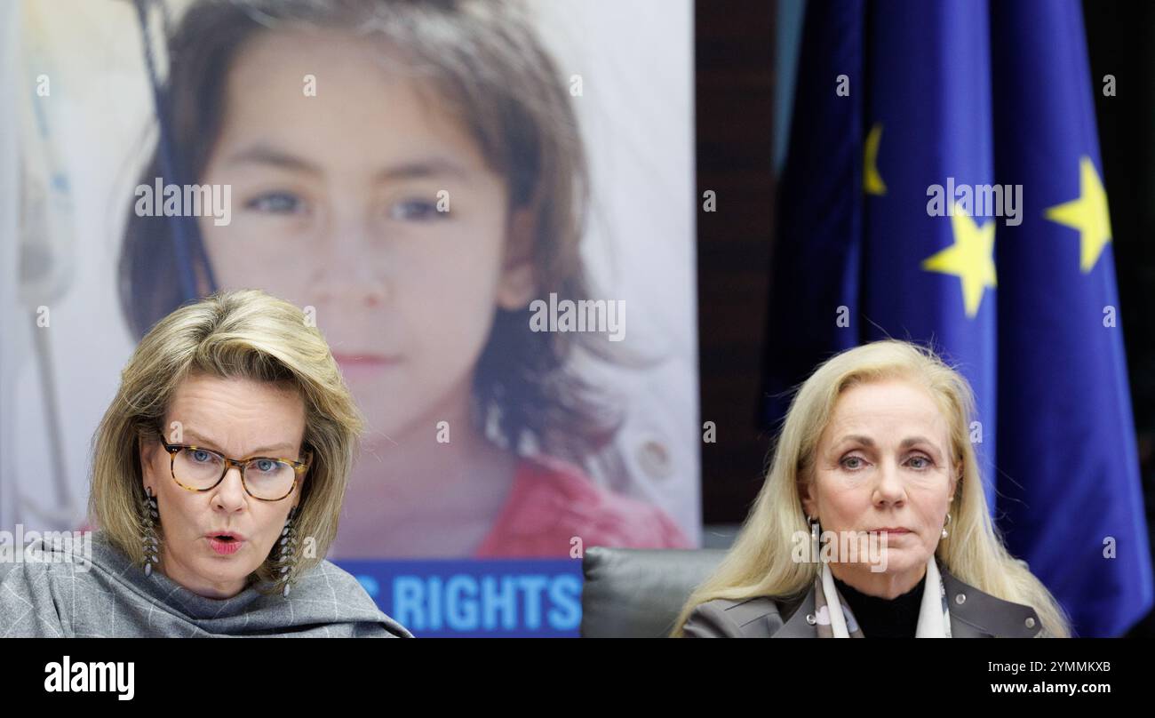 Königin Mathilde von Belgien hält eine Rede neben der stellvertretenden Exekutivdirektorin und Partnerschaften der UNICEF Kitty van der Heijden auf einer internationalen Konferenz "Kinderrechte an einem Kreuzungspunkt: Sich entwickelnde humanitäre Krisen" anlässlich des 35. Jahrestages der Internationalen Konvention über die Rechte des Kindes am Freitag, den 22. November 2024, in Brüssel. Die Konferenz wird von den FPS Auswärtige Angelegenheiten, Außenhandel und Entwicklungszusammenarbeit, UNICEF Belgien und Plan International Belgien organisiert. BELGA FOTO BENOIT DOPPAGNE Stockfoto