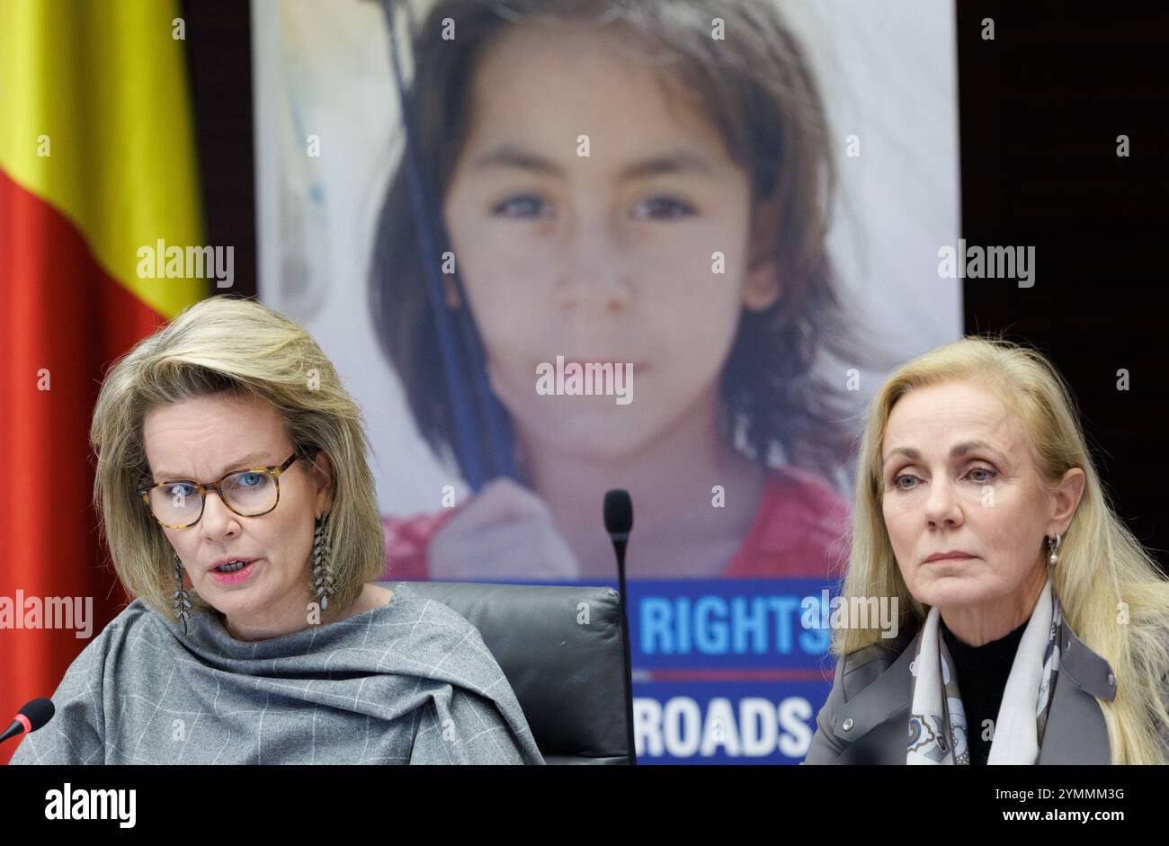 Königin Mathilde von Belgien hält eine Rede neben der stellvertretenden Exekutivdirektorin und Partnerschaften der UNICEF Kitty van der Heijden auf einer internationalen Konferenz "Kinderrechte an einem Kreuzungspunkt: Sich entwickelnde humanitäre Krisen" anlässlich des 35. Jahrestages der Internationalen Konvention über die Rechte des Kindes am Freitag, den 22. November 2024, in Brüssel. Die Konferenz wird von den FPS Auswärtige Angelegenheiten, Außenhandel und Entwicklungszusammenarbeit, UNICEF Belgien und Plan International Belgien organisiert. BELGA FOTO BENOIT DOPPAGNE Stockfoto