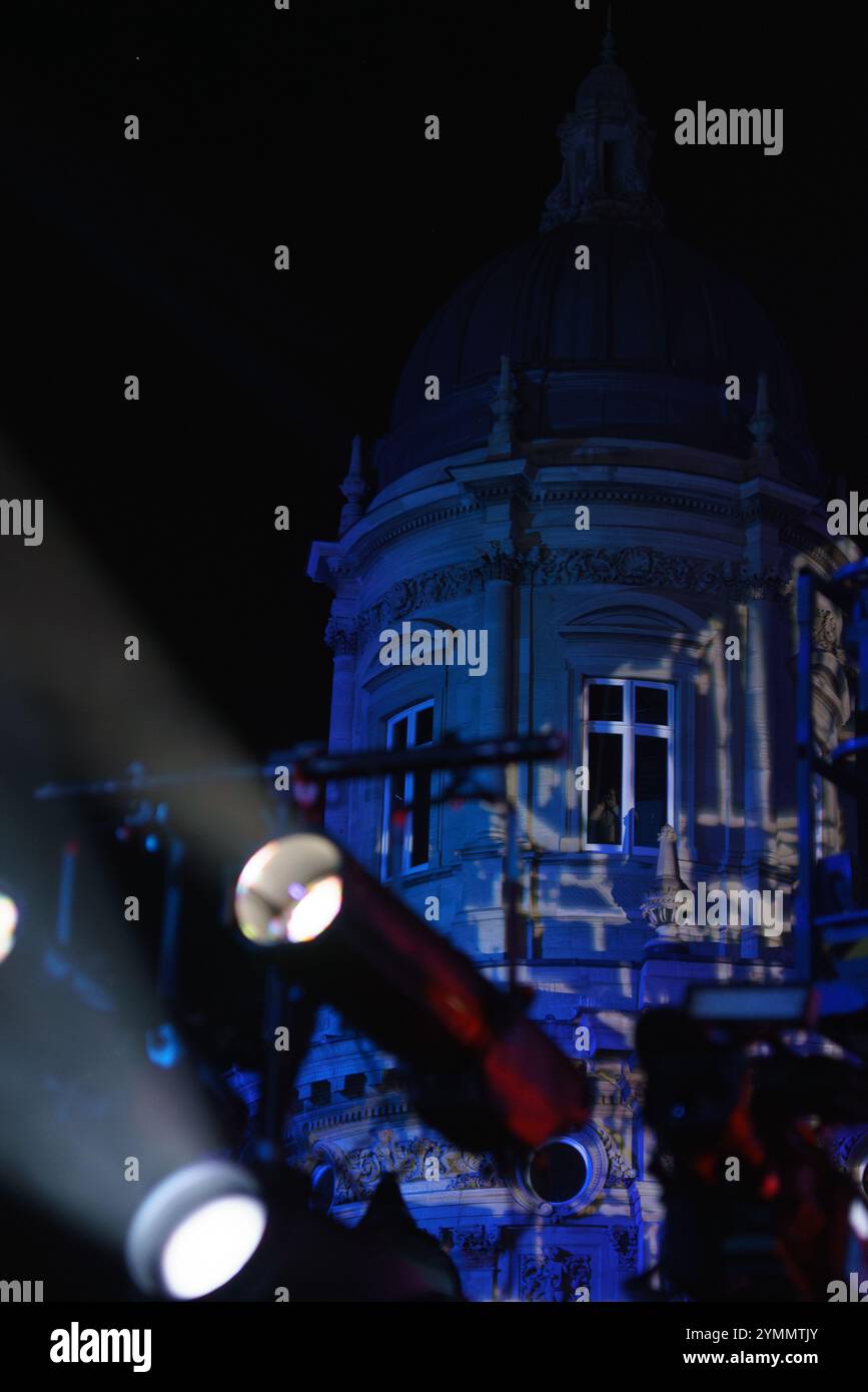Donnerstag, 21. November 2024 Hull, East Yorkshire, Vereinigtes Königreich. Hull feiert das jährliche „Christmas Light Switch-On“ im Rathaus. Bridget Catterall / AlamyLiveNews Stockfoto