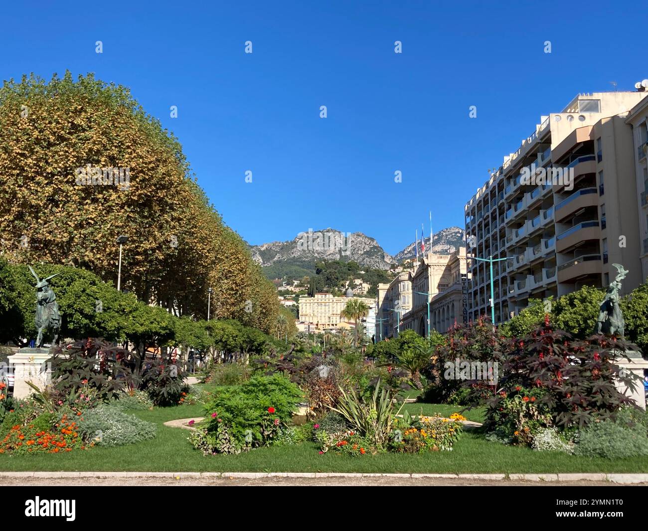 Vor dem Casino Barriere in Menton, Frankreich Stockfoto