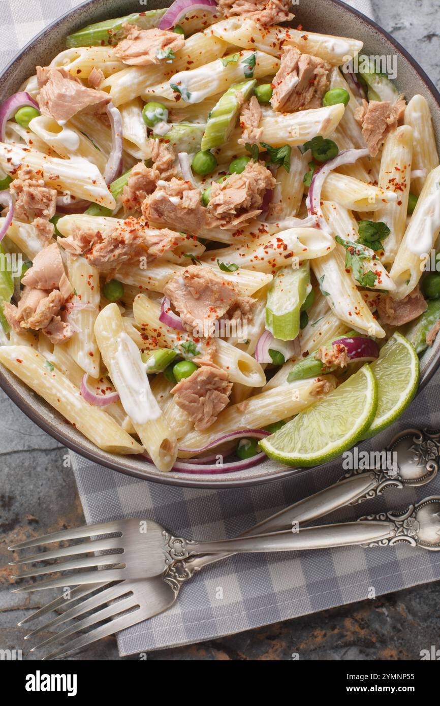Thunfisch-Pasta-Salat mit Thunfisch aus der Dose, Erbsen, Penne ...