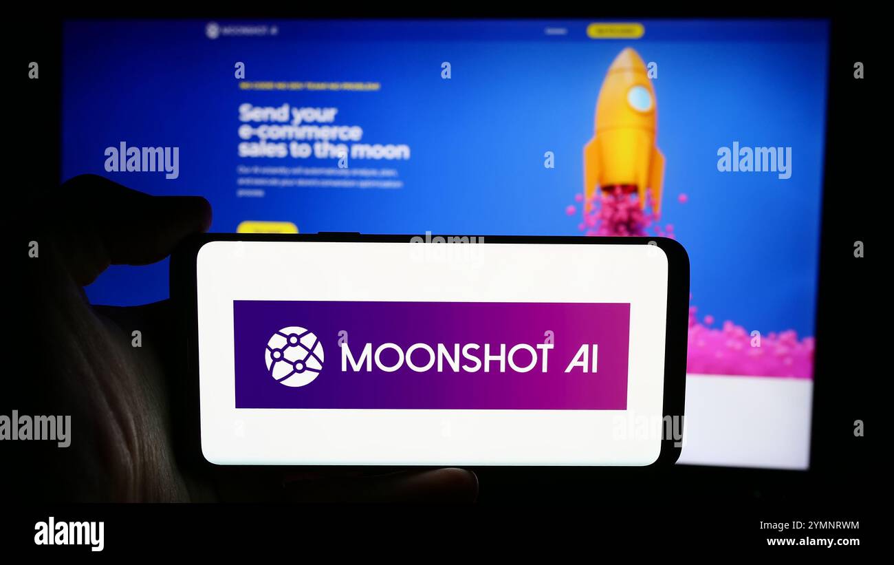 Deutschland. Juli 2024. In dieser Abbildung ist ein Smartphone mit dem Logo des amerikanischen E-Commerce-Unternehmens Moonshot AI Inc. Vor der Business-Website zu sehen. (Credit Image: © Timon Schneider/SOPA Images via ZUMA Press Wire) NUR REDAKTIONELLE VERWENDUNG! Nicht für kommerzielle ZWECKE! Stockfoto