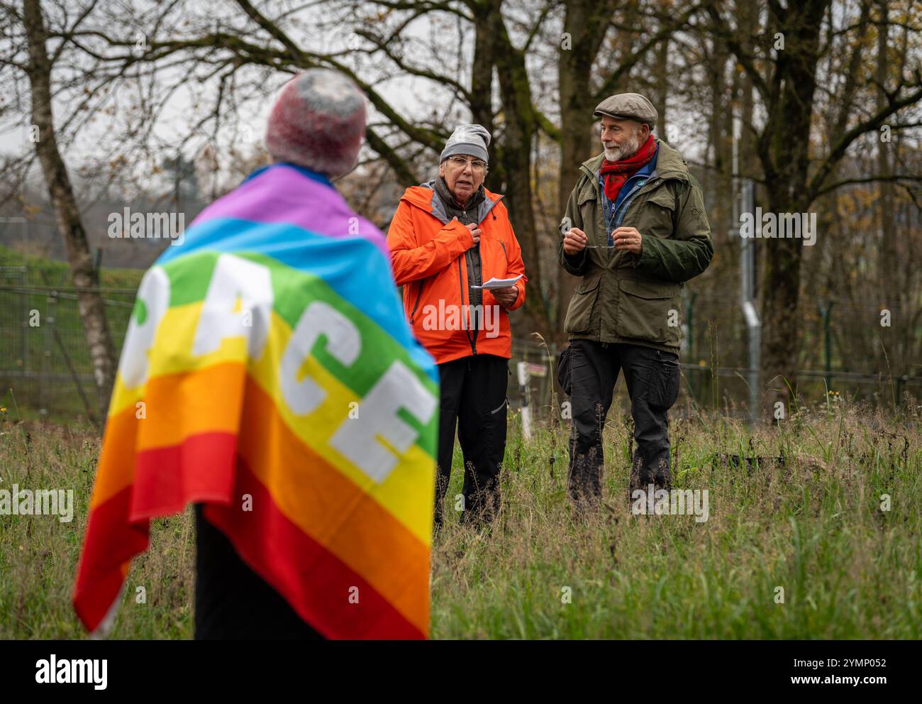 Büchel, Deutschland, 16.11.2024, Friedensaktivistin Susan Crane hielt eine Rede während des Friedenswandels gegen Atomwaffen auf dem Militärflugplatz Büchel Stockfoto