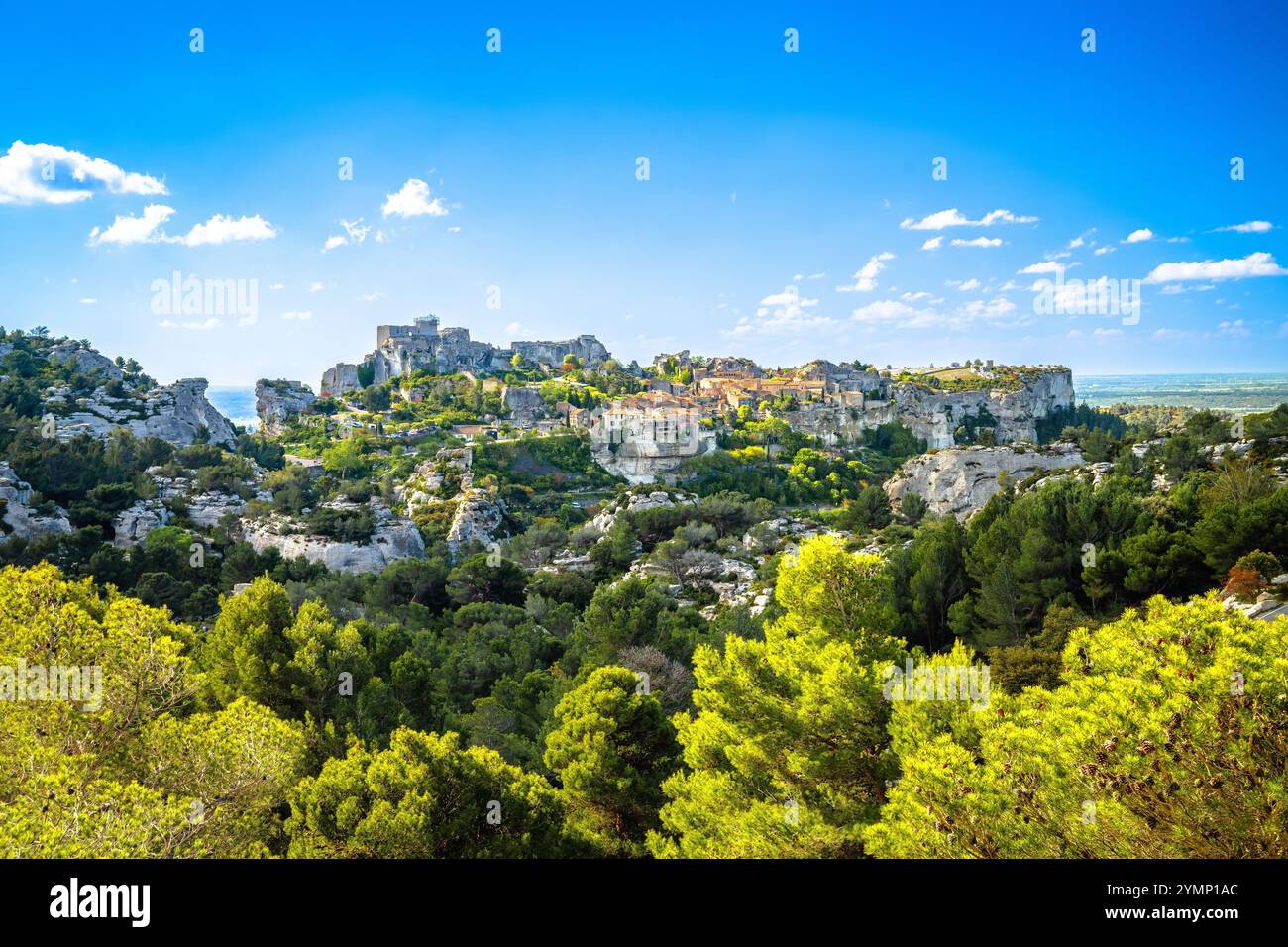 Les Baux de Provence malerische Stadt mit Blick auf die Felsen, Südfrankreich Stockfoto