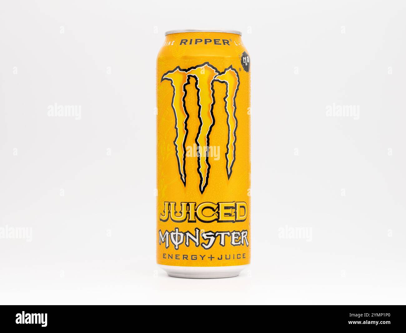 Monster Energy Safted Ripper Getränk. Die Dose ist gelb mit der ikonischen Klaue gefärbt. Das Getränk schmeckt wie eine Mischung aus tropischen Fruchtsäften. Stockfoto