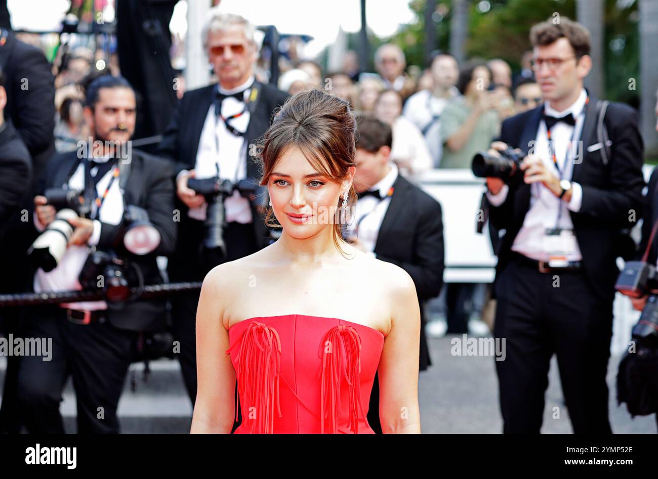 Die australische Schauspielerin Katherine Langford als Botschafterin der Marke L’Oréal auf dem roten Teppich der Filmfestspiele von Cannes 2024. Stockfoto