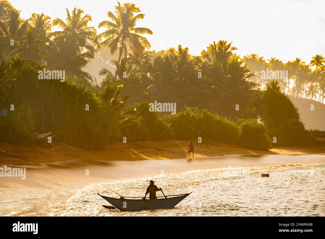 Fischer am Mirissa Beach, Mirissa, Südküste, Sri Lanka Stockfoto