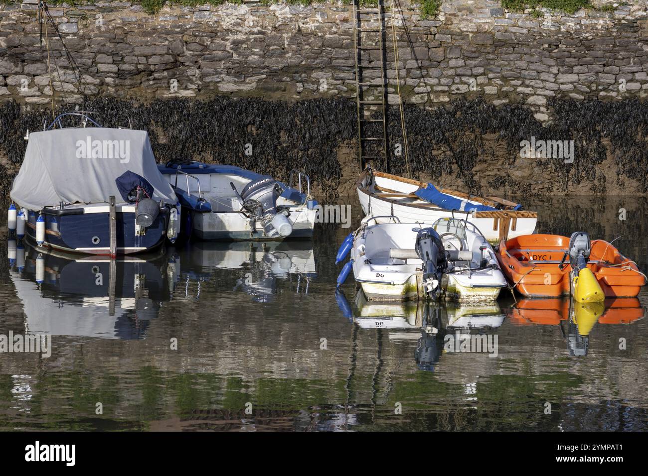 Dartmouth, Devon, Großbritannien, 16. Januar. Boote im Hafen von Dartmouth, Devon am 16. Januar 2024 Stockfoto