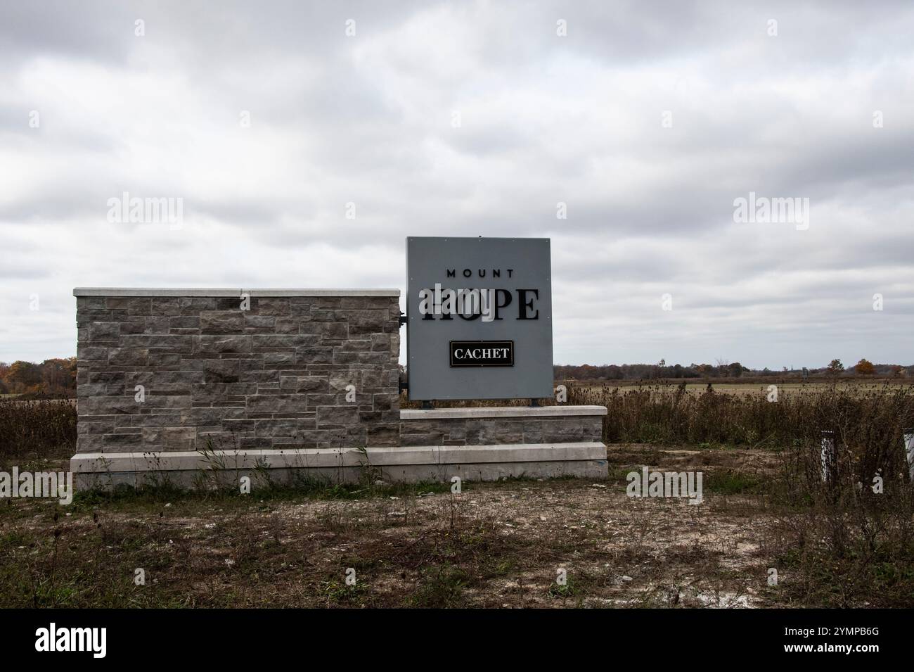 Willkommen zum Mount Hope Schild am Hamilton International Airport an der Airport Road in Hamilton, Ontario, Kanada Stockfoto