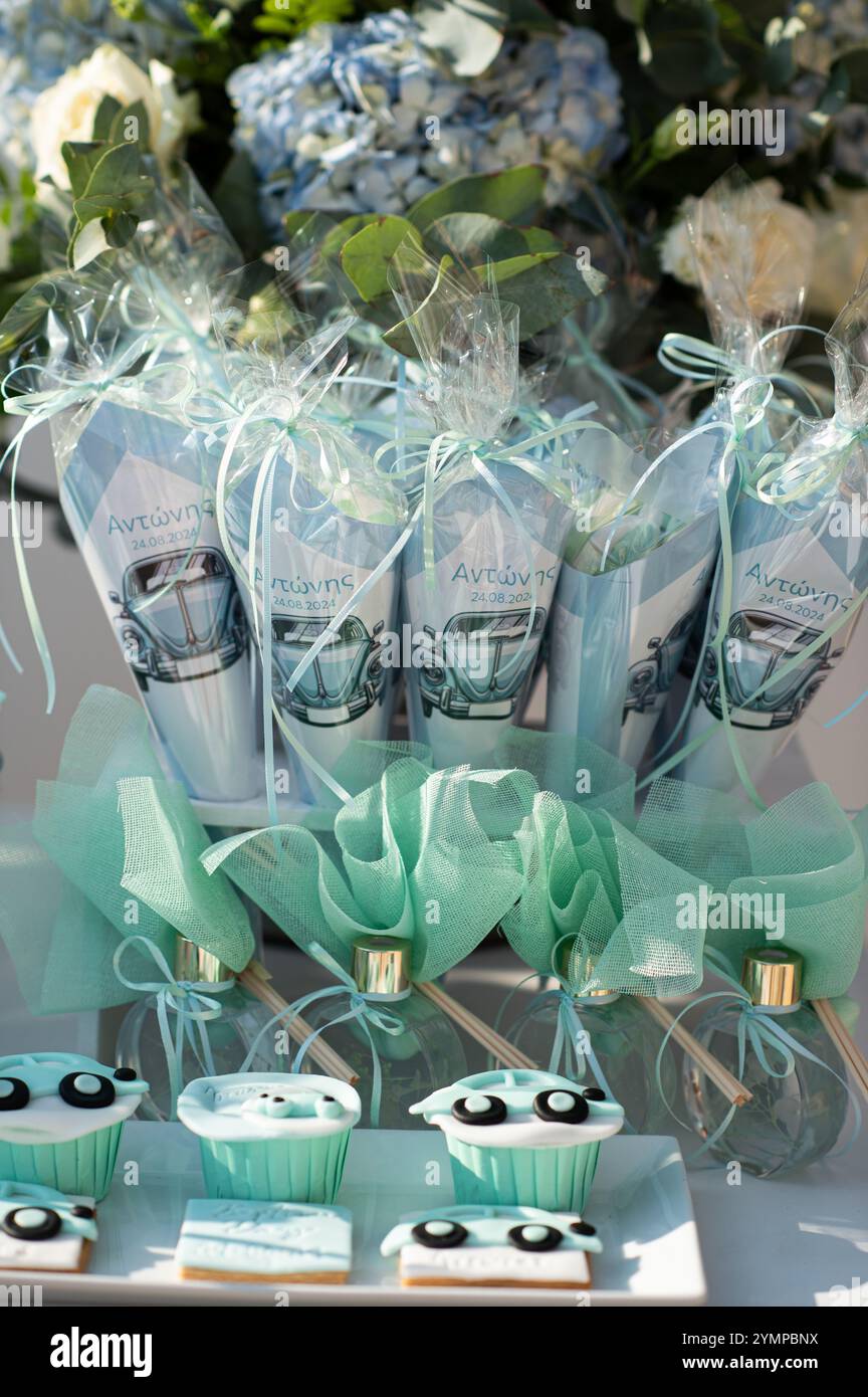 Taufkleidung in einer Kirche Stockfoto