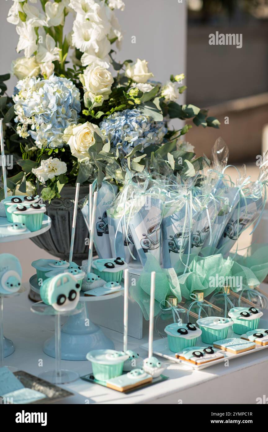 Taufkleidung in einer Kirche Stockfoto