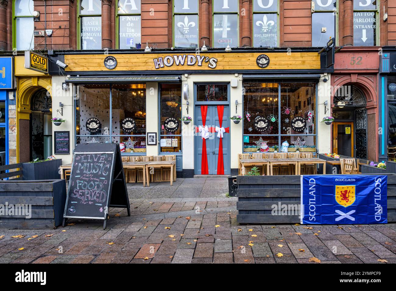 Howdy's Country- und Western-Musik-Bar dekoriert zu Weihnachten, Saint Enoch Square, Glasgow, Schottland, Großbritannien, Europa Stockfoto