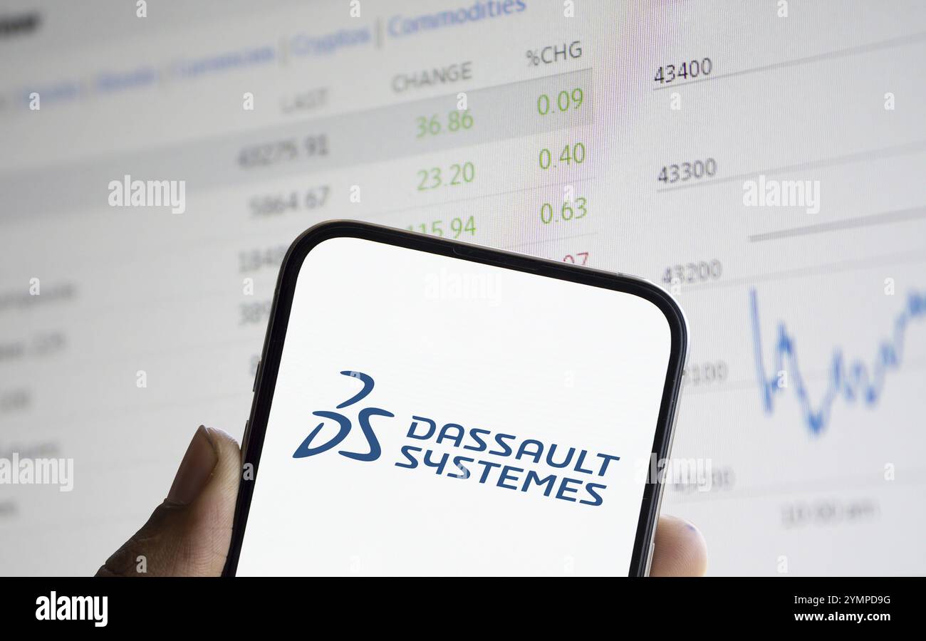 Das Logo von Dassault Systèmes wird auf dem Smartphone angezeigt. Dassault Systemes SE ist ein französisches multinationales Softwareunternehmen, das sich auf 3D-Design und -engi spezialisiert hat Stockfoto