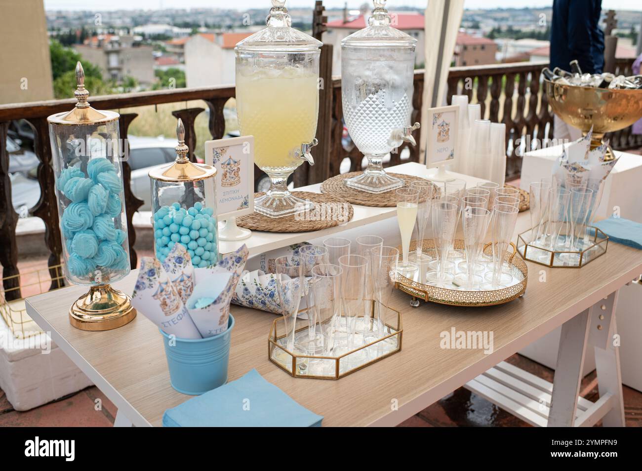 Der Schokoriegel ist ein Junge Stockfoto