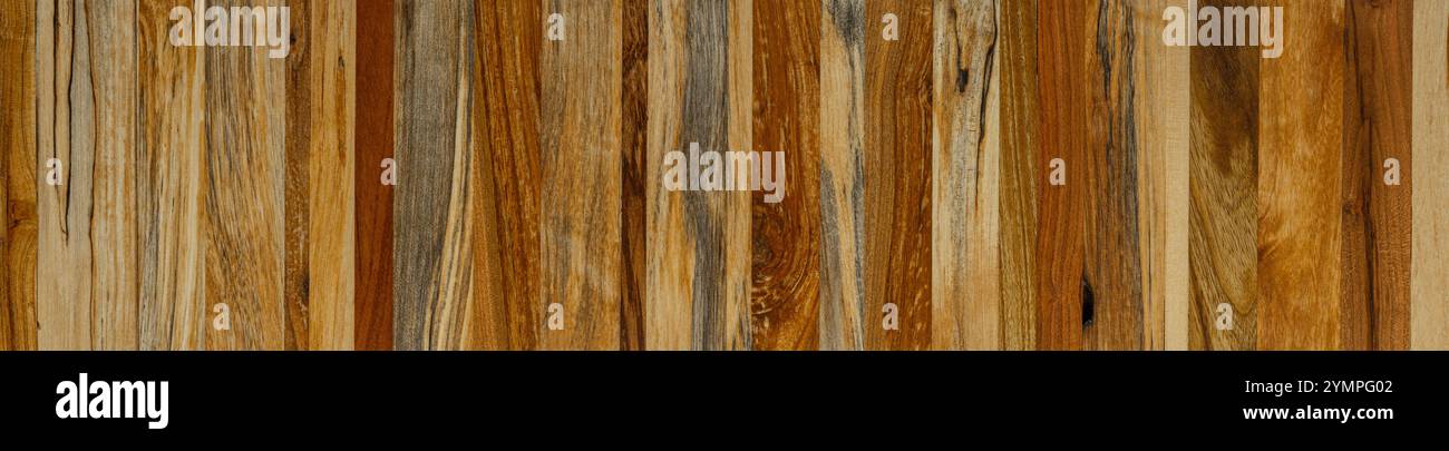 Vertikale Holzdielen verschiedene Kornmuster strukturierter Hintergrund Stockfoto