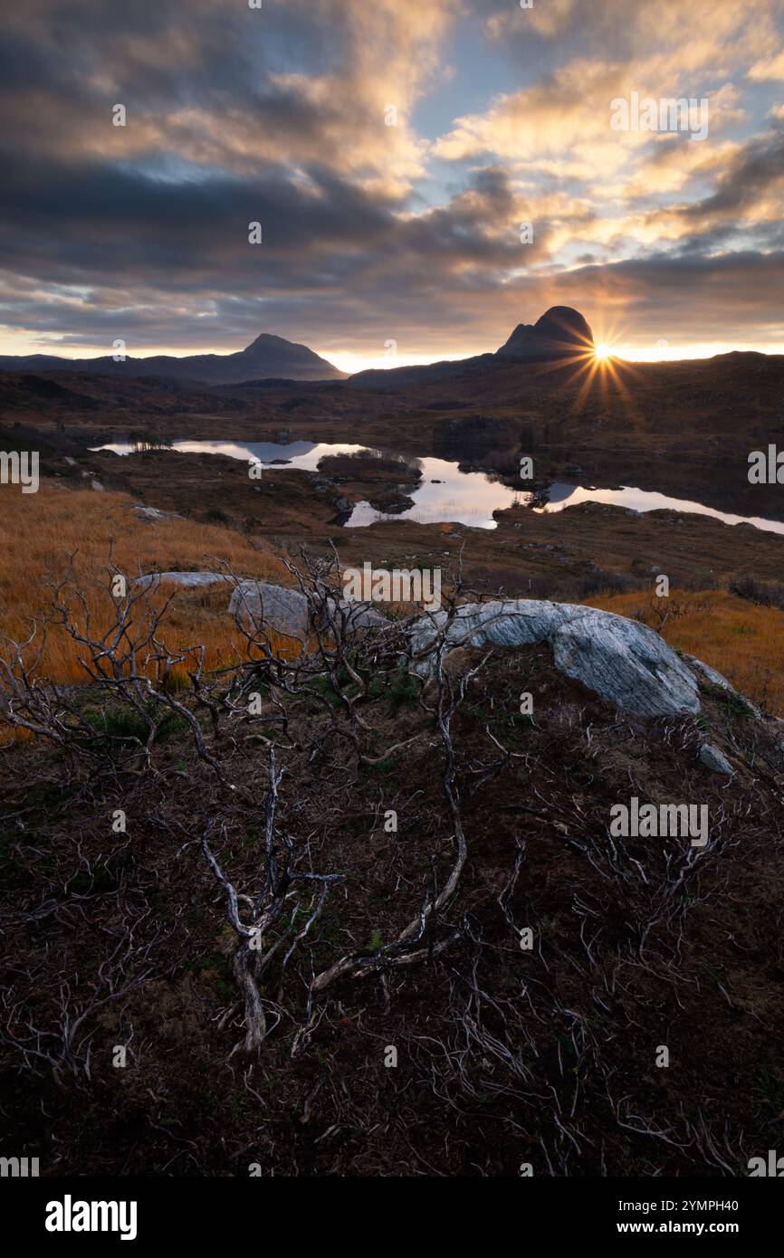 Sonnenaufgang über Loch Druim Suardalain in Assynt, dem nördlichsten Soctland Stockfoto