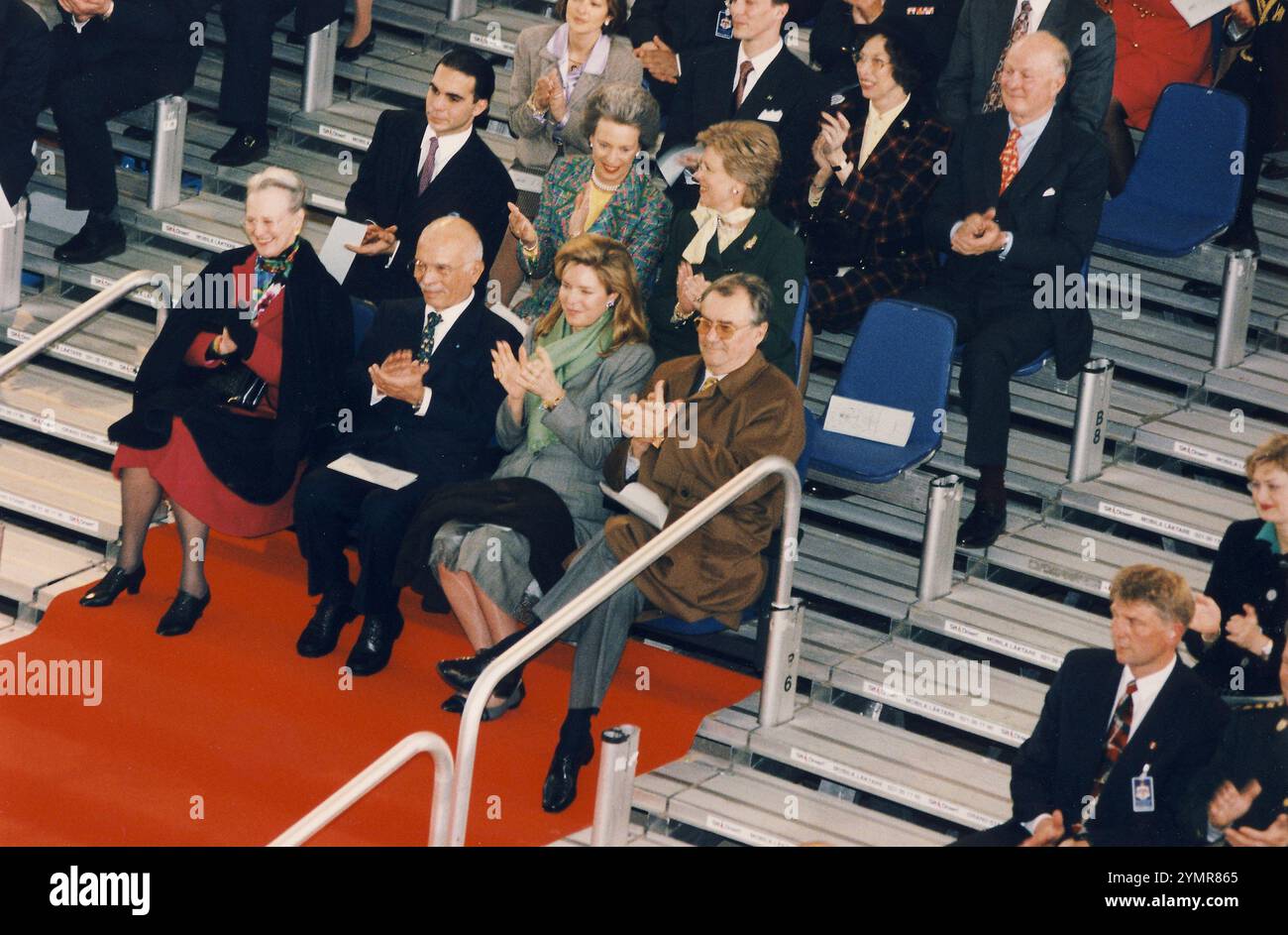 Kopenhagen/Dänemark/20. April 1998 /(historische Archivbilder) König Hussein und Königin noor von jordanien besuchen das Königreich Dänemark in Bildern König und Königin mit dänischer Königskönigin Margrethe II. Und verstorbenem Prinz henrik von dänemark, König besucht am Nachmittag Büro für Pressekonferenz und parlament in kopenhagen dänemark. (Foto. Francis Joseph Dean/Dean Pictures) (nicht für kommerzielle Zwecke) Stockfoto