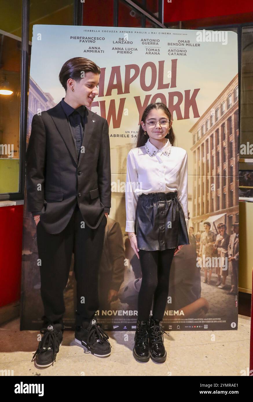 Die Präsentation des neuen Films von Regisseur Gabriele Salvatores mit dem Titel Napoli New York im Modernissimo Kino mit dem Schauspieler Francesco Favino, der kleinen DEA Lanzaro und Antonio Guerra Credit: Independent Photo Agency Srl/Alamy Live News Stockfoto