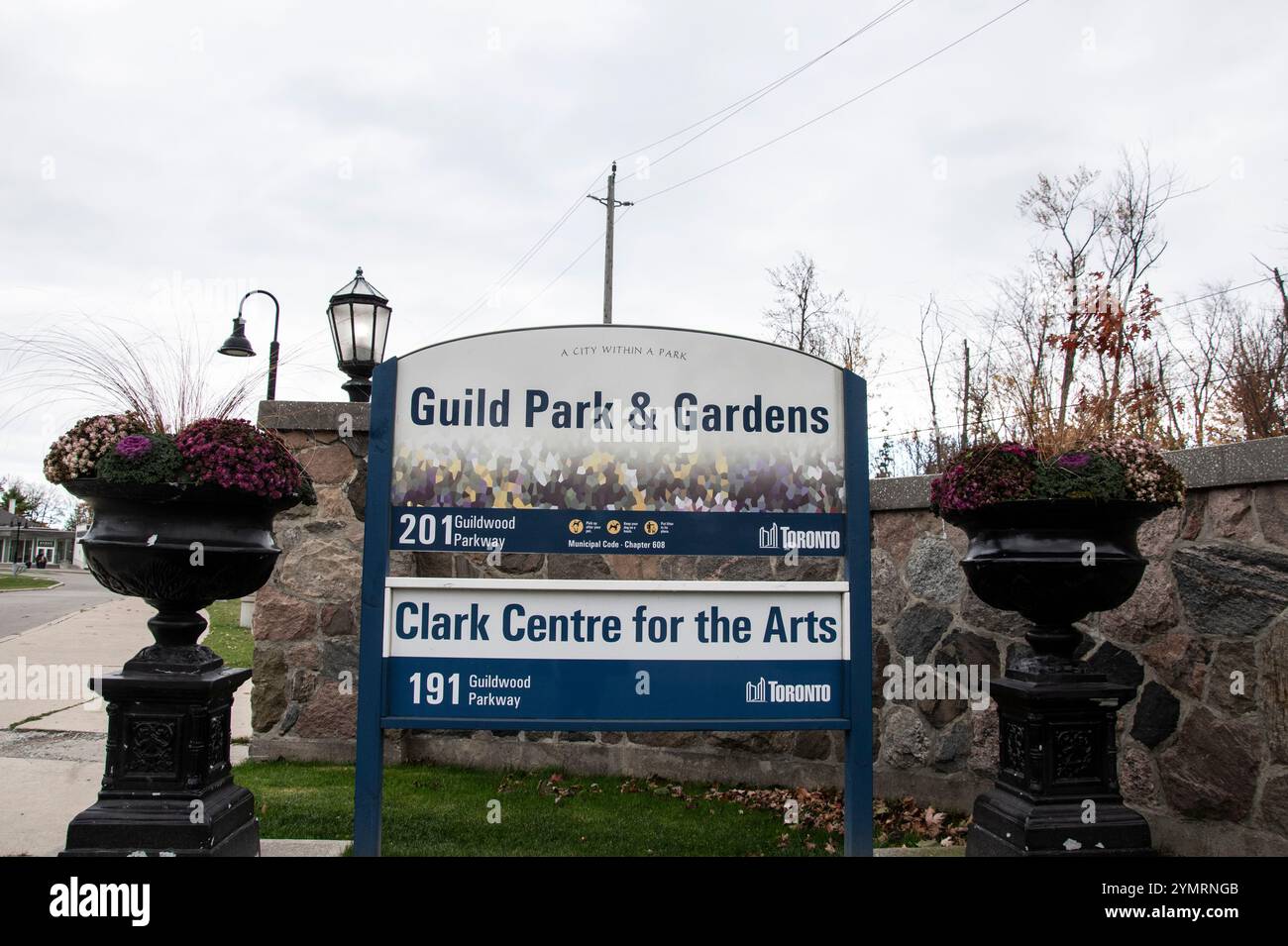 Guild Park & Gardens und Clark Centre for the Arts sind auf dem Guildwood Parkway in Scarborough, Toronto, Ontario, Kanada, zu sehen Stockfoto