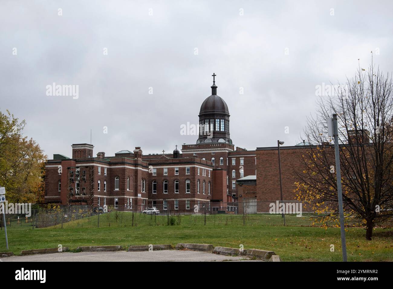 St. John Henry Newman Catholic High School an der Brimley Road South in Scarborough, Toronto, Ontario, Kanada Stockfoto
