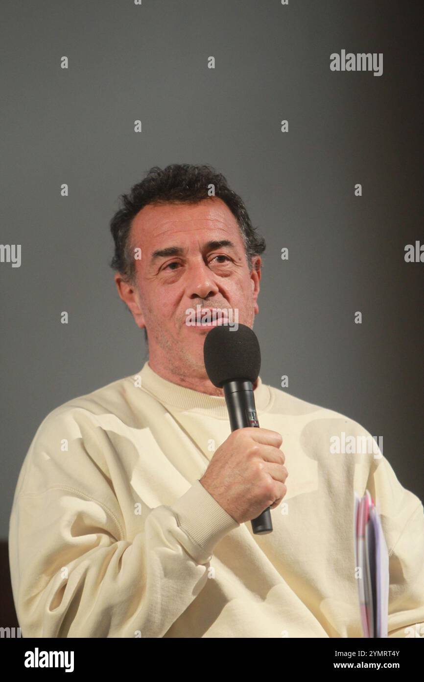 Afragola, Italien. November 2024. Regisseur Matteo Garrone beim Afragola Film Festival 2024 trifft die Öffentlichkeit. (Foto: Salvatore Esposito/Pacific Press) Credit: Pacific Press Media Production Corp./Alamy Live News Stockfoto